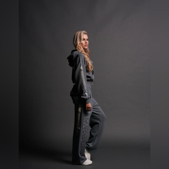 Darc Sport 🐺MEMENTO MORI 2024 "SAGE" (CROPPED) ZIP HOODIE IN GREEK STONE SMALL - Picture 3 of 14